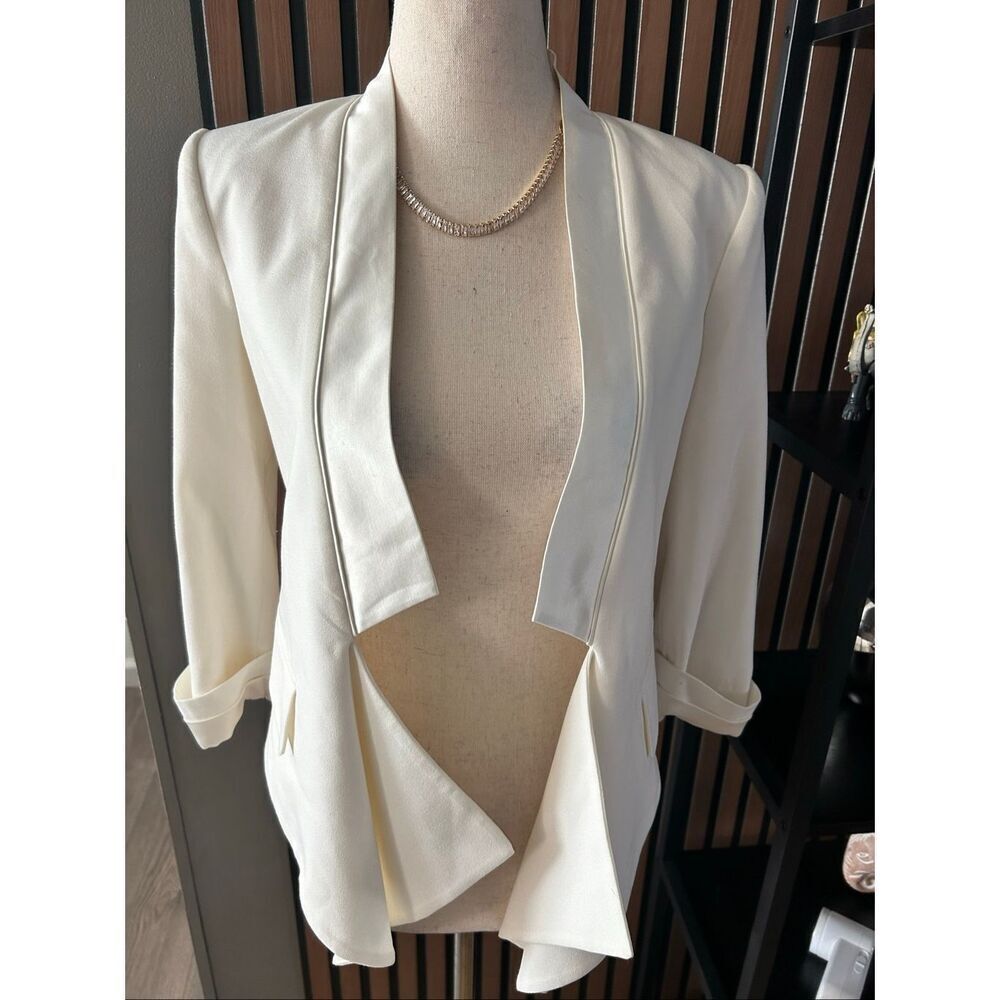 BCBG white stylish blazer short size xxs with silk like accent at the collar